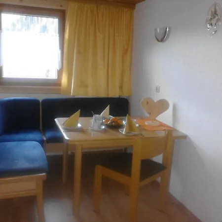 Haus Benedikt Apartment Heiligenblut Room photo